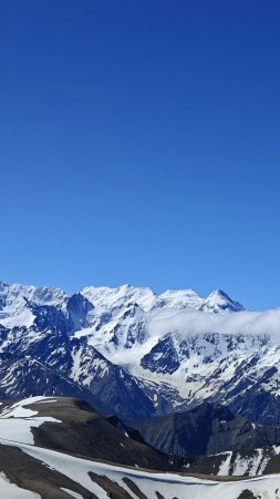 В горах кавказа скачать фон 1424 x 2532