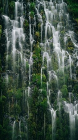 Красивый водопад