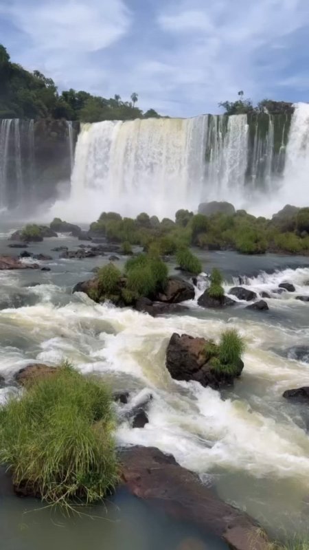 Каскад водопадов игуасу