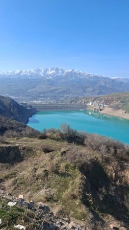 Чарвакское водохранилище узбекистан скачать фон 720 x 1280