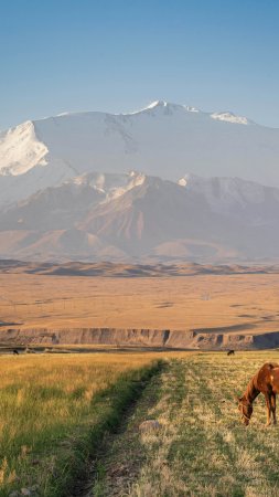 Киргизия гора пик ленина скачать фон 2160 x 3840