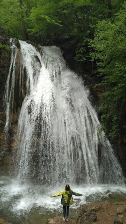 Пещера водопада джур-джур