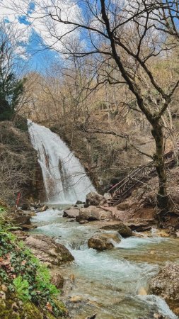 Полноводный водопад крыма