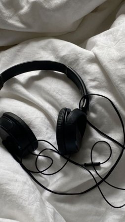 Black aesthetic headphones скачать фон 1080 x 1920