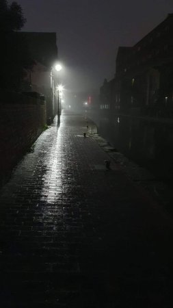 Ночь на улице скачать фон 720 x 1280