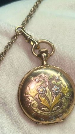 Gold pocket watch скачать фон 1080 x 1920