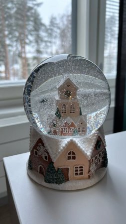 Snow globe скачать фон 1080 x 1920