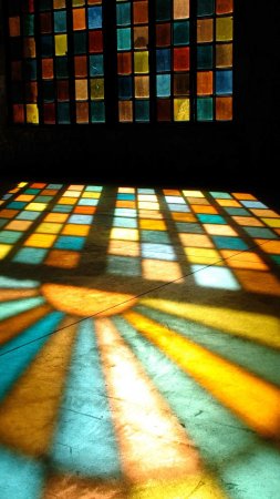 Stained glass window скачать фон 1424 x 2532