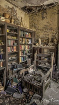 Заброшенная библиотека скачать фон 720 x 1280