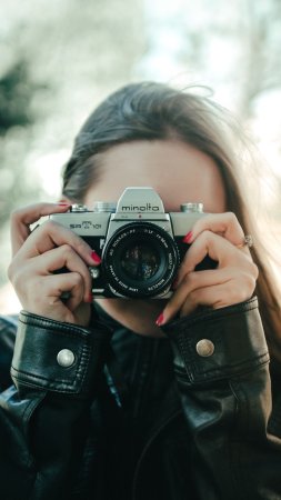 Девушка с фотоаппаратом