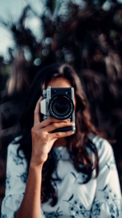 Фотограф девушка с фотоаппаратом