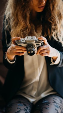 Фотограф девушка с фотоаппаратом