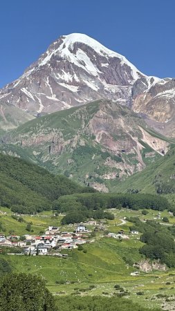 Гора казбек северная осетия скачать фон 1424 x 2532