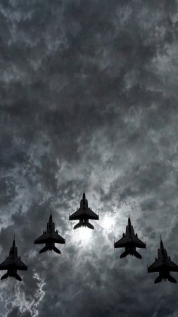 Истребители в небе