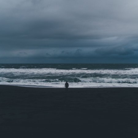 На берегу темного моря эндрю питерсон скачать фон 3072 x 3072