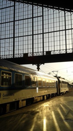 Budapest nyugati railway station скачать фон 1080 x 1920