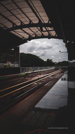 The train station скачать фон 1424 x 2532