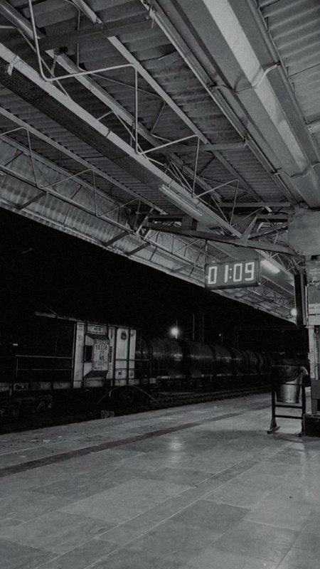 Underground train station скачать фон 1080 x 1920
