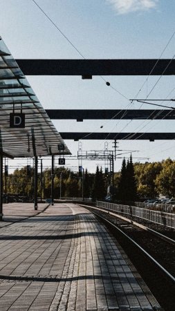 Railway station finland скачать фон 1080 x 1920