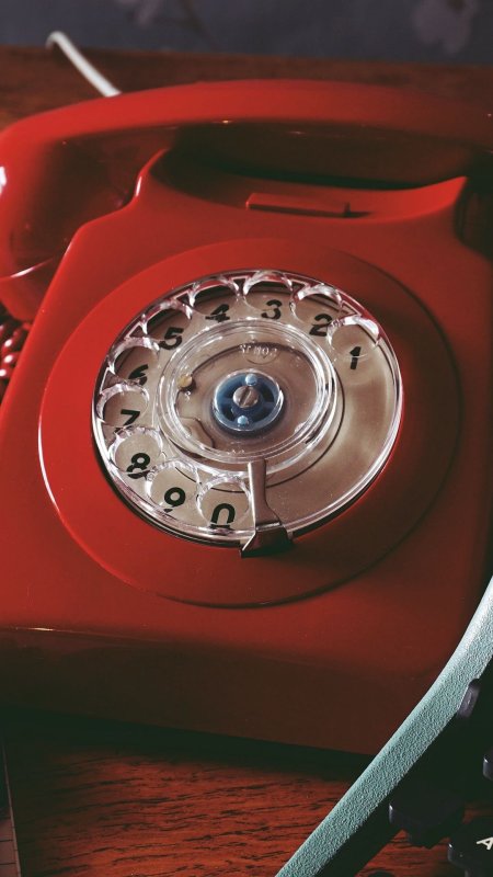 Telephone red скачать фон 1080 x 1920