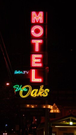 Motel signs скачать фон 1080 x 1920