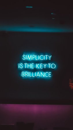 Simplicity is the key to brilliance скачать фон 1424 x 2532