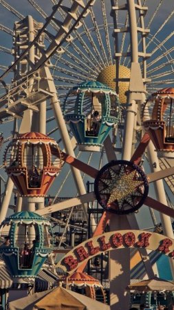 Парк аттракционов aesthetic скачать фон 1080 x 1920
