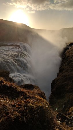 Золотой водопад исландия