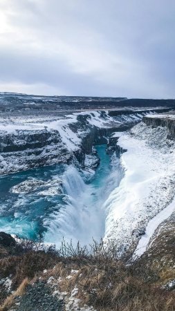 Исландия водопад снег