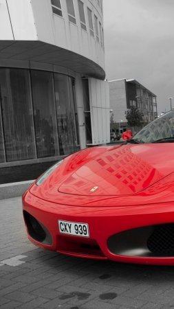 Красная ferrari